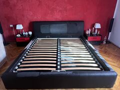 Vand pat dormitor + somiera si lada de depozitare necesita retapitare