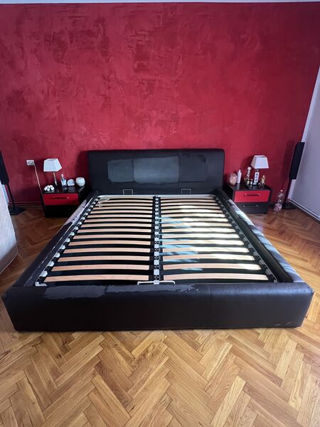 Vand pat dormitor + somiera si lada de depozitare necesita retapitare
