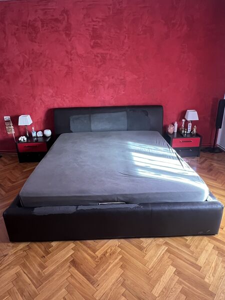 Vand pat dormitor + somiera si lada de depozitare necesita retapitare